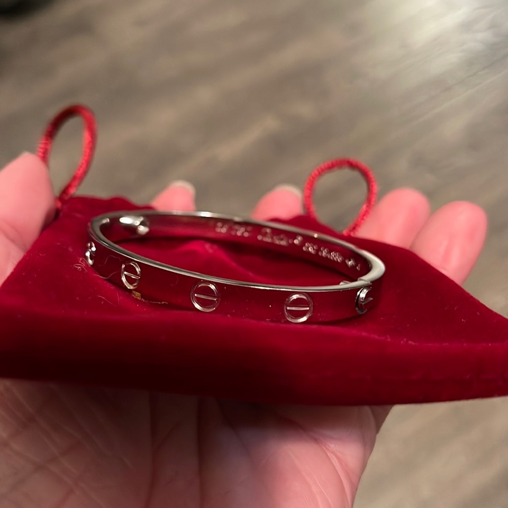 Love screw on bracelet